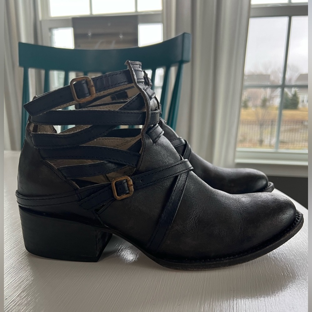 Freebird by Steven Stair bootie in Brown/Black. Size 9, EXCELLENT condition.